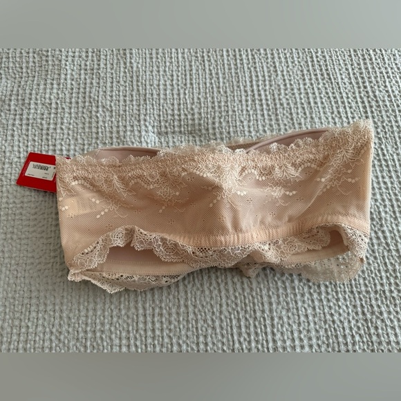 NEW Spanx Undietectable Better Bandeau Strapless Bra Lace Creme Blush Medium NWT - Picture 3 of 5